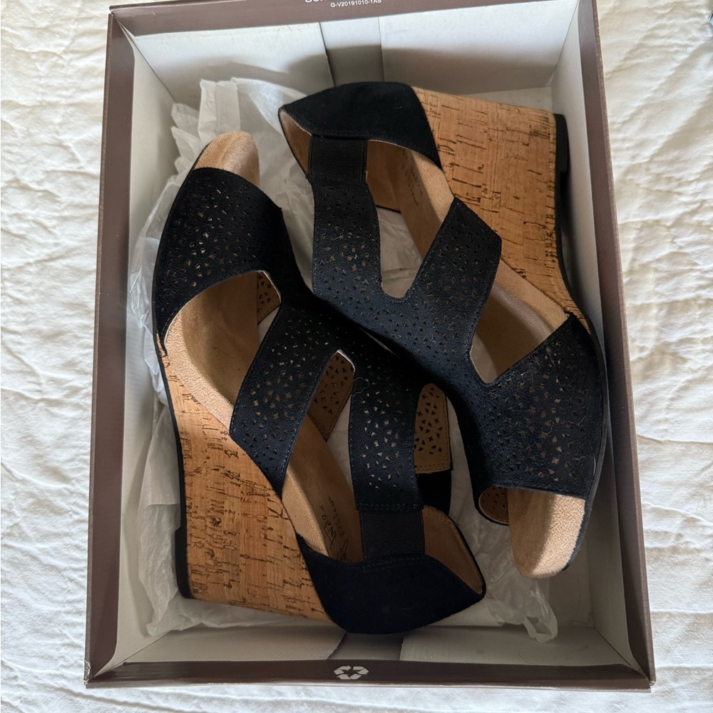 Life Stride Black and Tan Wedge Sandals